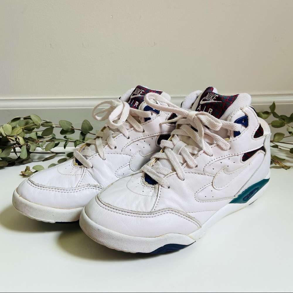 🌸 Vintage 90’s Nike Air Sneakers 🌸
